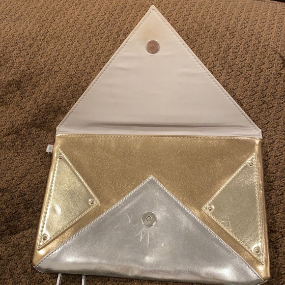 Express Wristlet - Picture 4 of 8